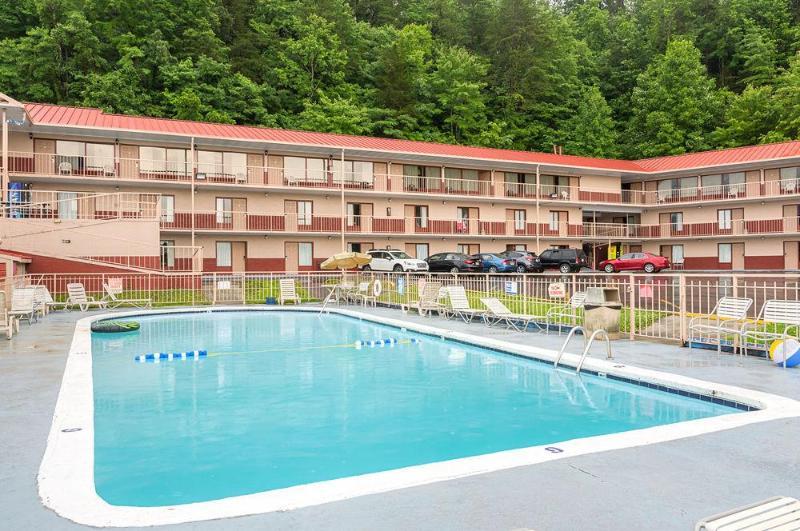 Wild Bear Inn Pigeon Forge Exteriér fotografie